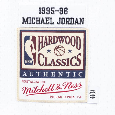 Authentic Jersey Chicago Bulls Home 1995-96 Michael Jordan